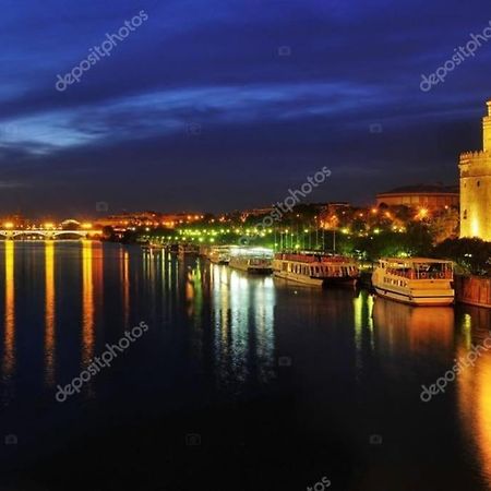 Cozy And Well Connected Apartment Sevilla Bagian luar foto