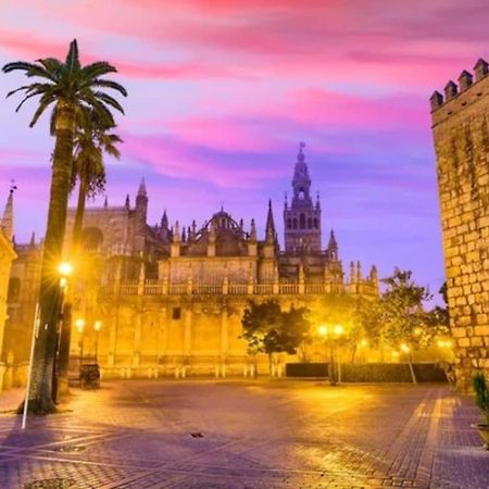 Cozy And Well Connected Apartment Sevilla Bagian luar foto