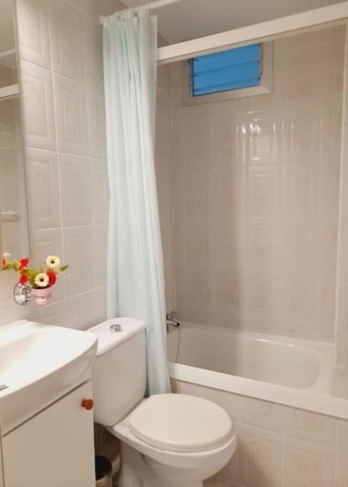 Cozy And Well Connected Apartment Sevilla Bagian luar foto