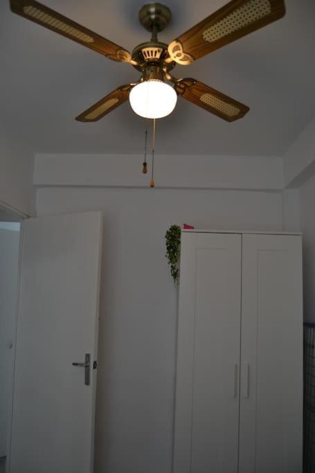 Cozy And Well Connected Apartment Sevilla Bagian luar foto