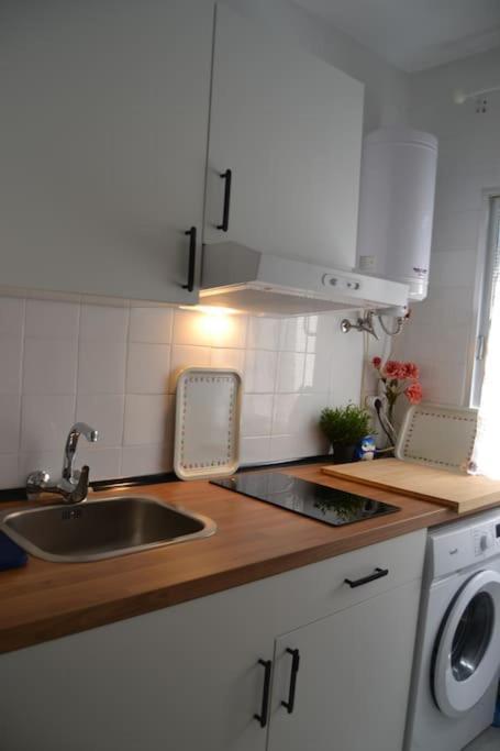 Cozy And Well Connected Apartment Sevilla Bagian luar foto