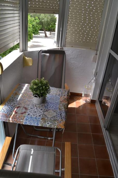 Cozy And Well Connected Apartment Sevilla Bagian luar foto