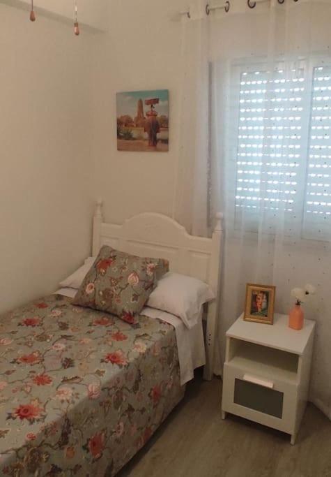 Cozy And Well Connected Apartment Sevilla Bagian luar foto