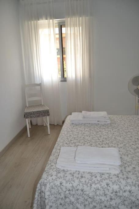 Cozy And Well Connected Apartment Sevilla Bagian luar foto
