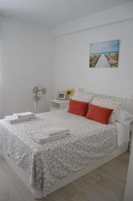 Cozy And Well Connected Apartment Sevilla Bagian luar foto