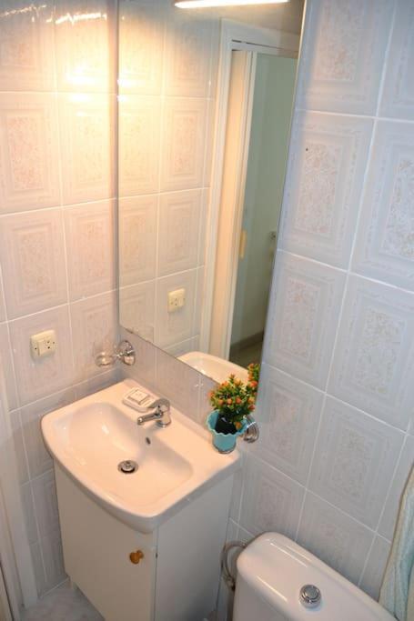 Cozy And Well Connected Apartment Sevilla Bagian luar foto