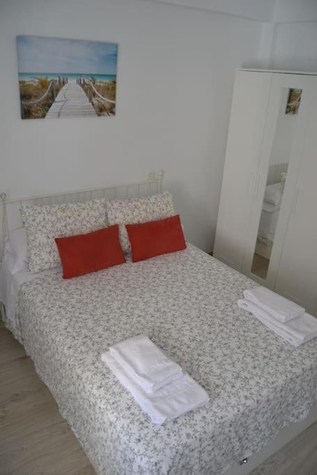Cozy And Well Connected Apartment Sevilla Bagian luar foto