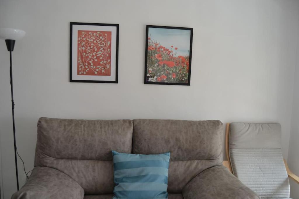 Cozy And Well Connected Apartment Sevilla Bagian luar foto