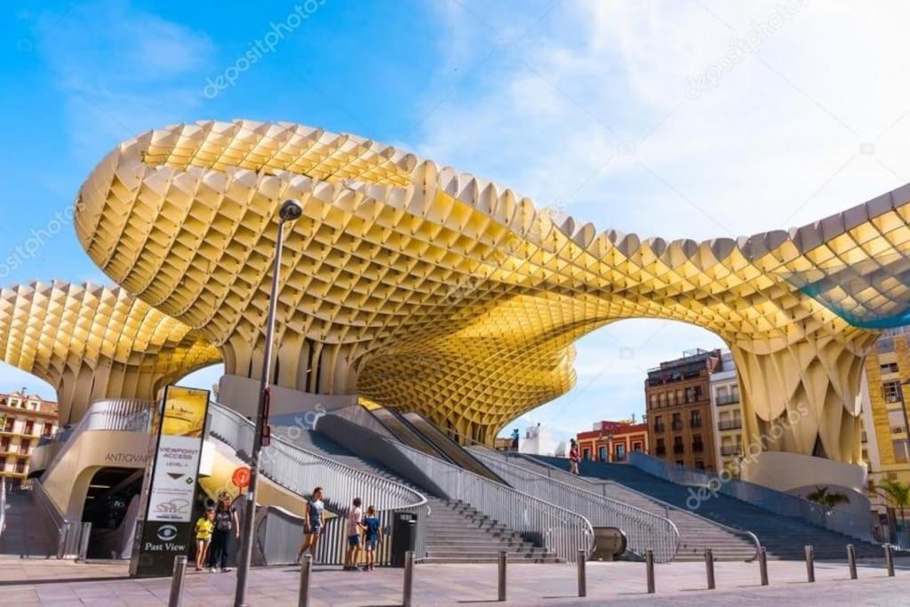 Cozy And Well Connected Apartment Sevilla Bagian luar foto