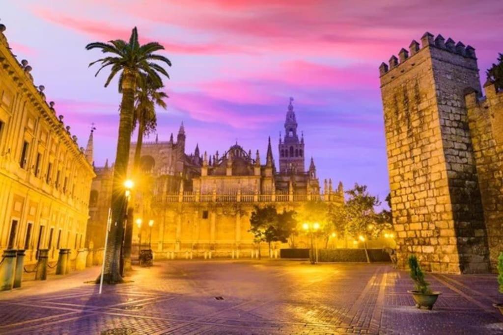 Cozy And Well Connected Apartment Sevilla Bagian luar foto